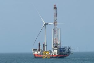 中能風場完成首座風機安裝  邁向今年如期完工併網